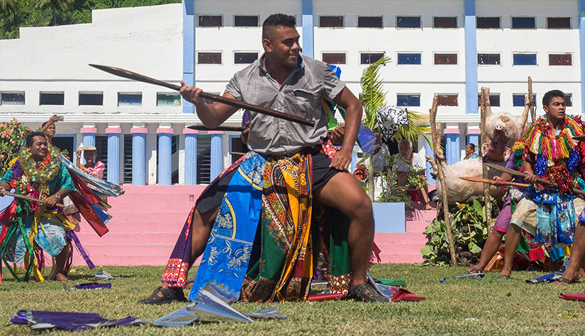 Danseurs wallisiens et futuniens lors d'une ceremonie traditionnelle